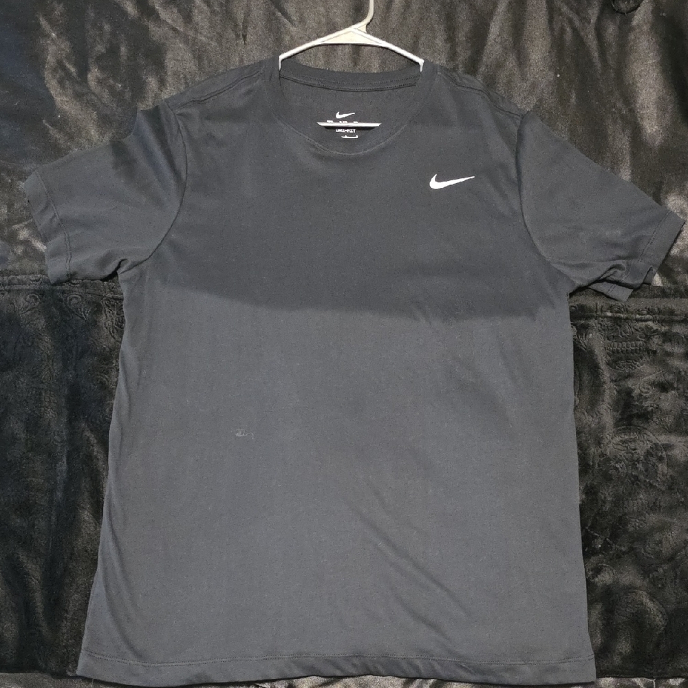 Nike Men’s Black Crew T-Shirt with White Swoosh